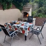펜션 House, Garden And Bbq 3km From The / Jolie Maison, Jardin Et Bbq A 3 Km De La Coudekerque-Branche
