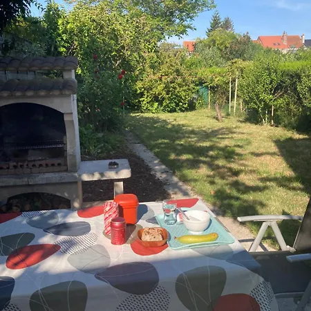 Nyaraló House, Garden And Bbq 3km From The / Jolie Maison, Jardin Et Bbq A 3 Km De La *