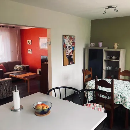 House, Garden And Bbq 3km From The / Jolie Maison, Jardin Et Bbq A 3 Km De La 펜션 *
