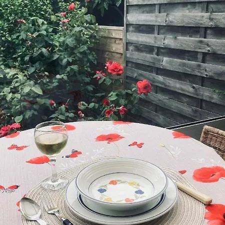 House, Garden And Bbq 3km From The / Jolie Maison, Jardin Et Bbq A 3 Km De La 펜션
