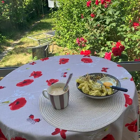 House, Garden And Bbq 3km From The / Jolie Maison, Jardin Et Bbq A 3 Km De La 펜션 *