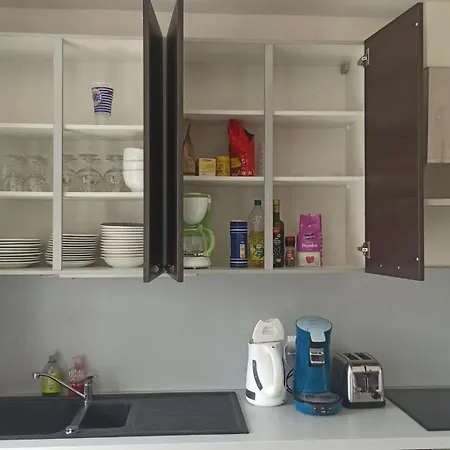 House, Garden And Bbq 3km From The / Jolie Maison, Jardin Et Bbq A 3 Km De La 펜션 *