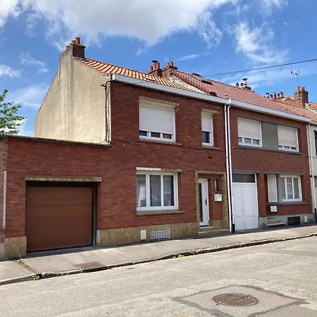 House, Garden And Bbq 3km From The / Jolie Maison, Jardin Et Bbq A 3 Km De La