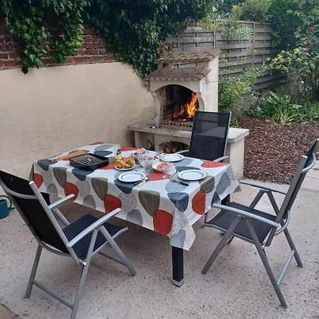 펜션 House, Garden And Bbq 3km From The / Jolie Maison, Jardin Et Bbq A 3 Km De La Coudekerque-Branche